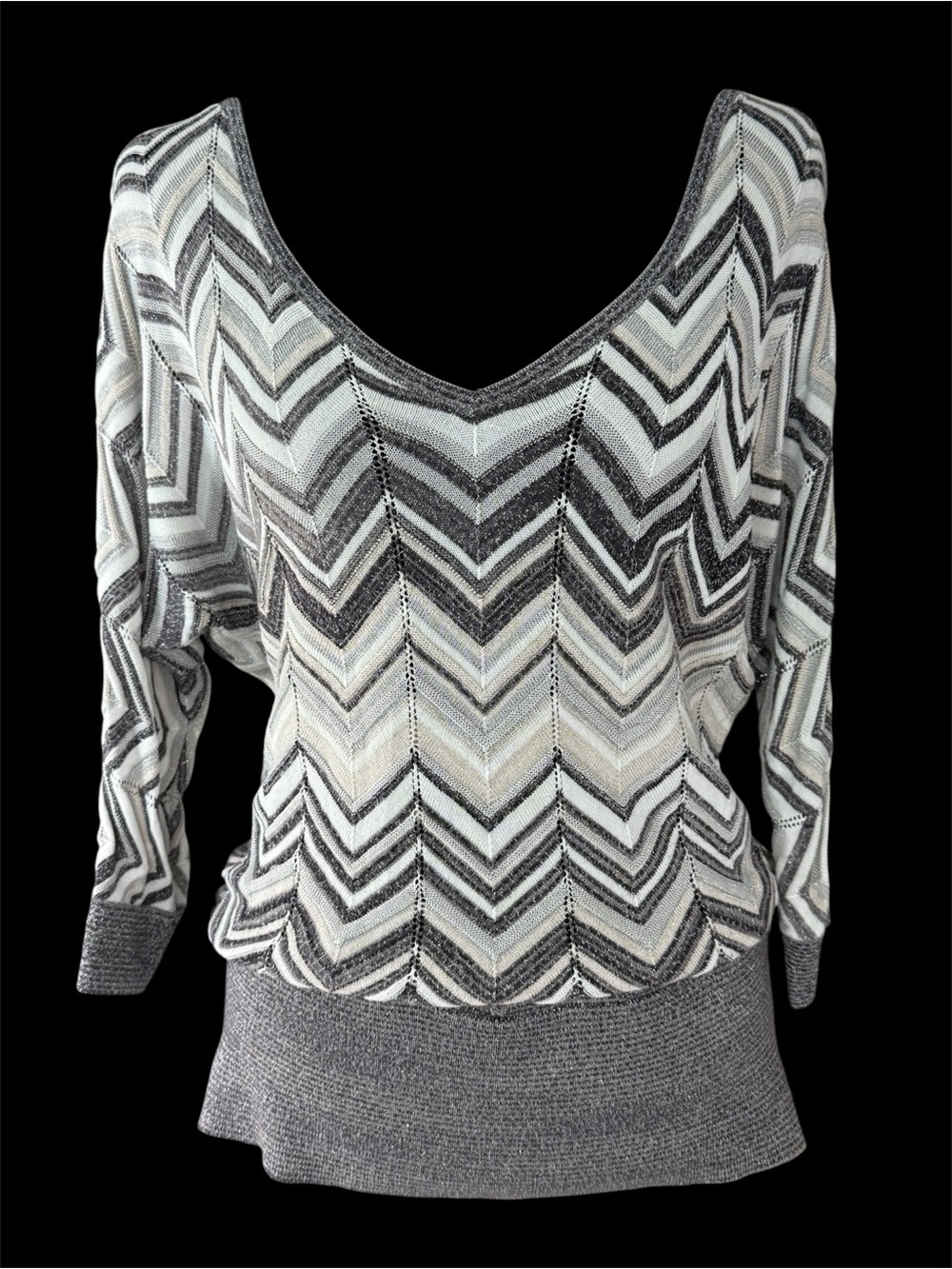 Y2K Style White House Black Market Gray & White Chevron V-Neck Knit Top